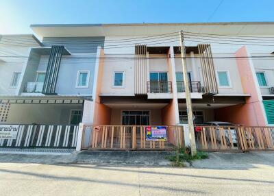 90 Sqm., 2 Beds, 2 Baths Townhouse listed for ฿ 1,450,000.