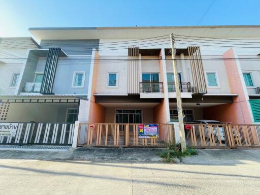 90 Sqm., 2 Beds, 2 Baths Townhouse listed for ฿ 1,450,000.