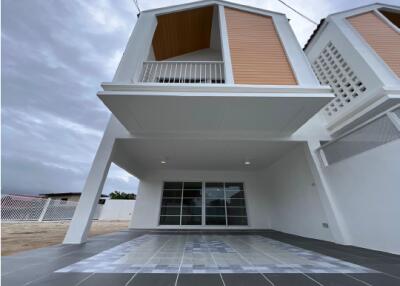 178 Sqm., 2 Beds, 1 Bath Townhouse listed for ฿ 2,111,000.