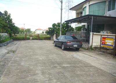 96 Sqm., 3 Beds, 2 Baths Townhouse listed for ฿ 1,900,000.