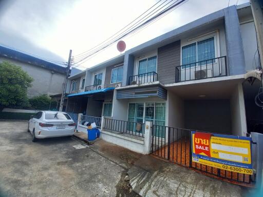 70 Sqm., 3 Beds, 2 Baths Townhouse listed for ฿ 1,900,000.
