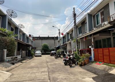 70 Sqm., 3 Beds, 2 Baths Townhouse listed for ฿ 1,900,000.