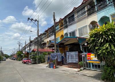 72 Sqm., 4 Beds, 3 Baths Townhouse listed for ฿ 1,900,000.