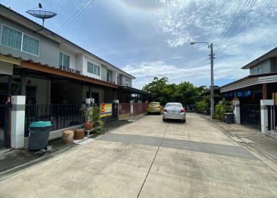 77 Sqm., 2 Beds, 2 Baths Townhouse listed for ฿ 2,100,000.