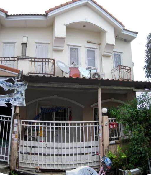 112 Sqm., 2 Beds, 1 Bath Townhouse listed for ฿ 2,100,000.