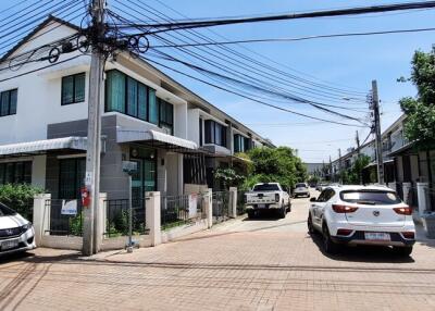 72 Sqm., 3 Beds, 2 Baths Townhouse listed for ฿ 2,100,000.