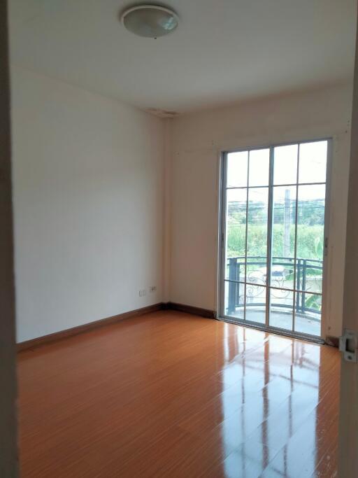 72 Sqm., 2 Beds, 1 Bath Townhouse listed for ฿ 2,100,000.