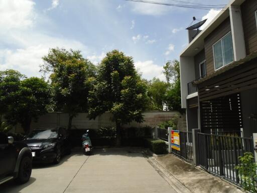 96 Sqm., 3 Beds, 2 Baths Townhouse listed for ฿ 1,900,000.