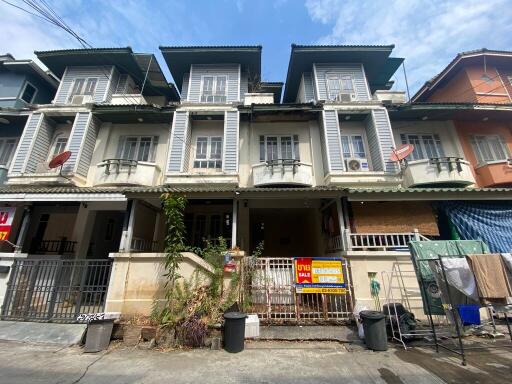 80 Sqm., 3 Beds, 2 Baths Townhouse listed for ฿ 1,900,000.