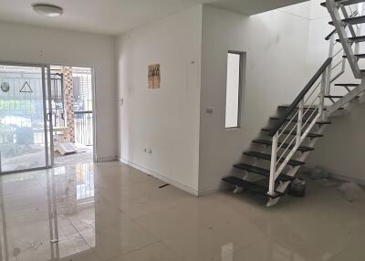 96 Sqm., 3 Beds, 2 Baths Townhouse listed for ฿ 1,900,000.