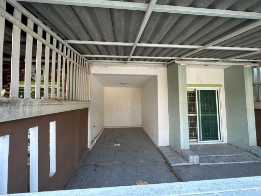 95 Sqm., 2 Beds, 1 Bath Townhouse listed for ฿ 2,100,000.