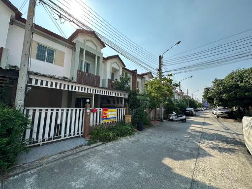 95 Sqm., 2 Beds, 1 Bath Townhouse listed for ฿ 2,100,000.