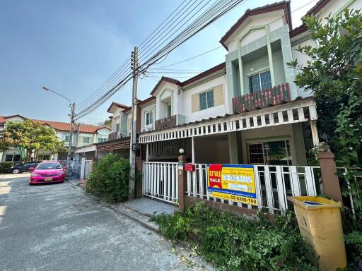 95 Sqm., 2 Beds, 1 Bath Townhouse listed for ฿ 2,100,000.