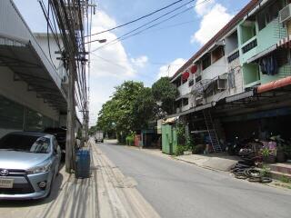 64 Sqm., 3 Beds, 2 Baths Townhouse listed for ฿ 1,900,000.