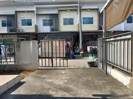 78 Sqm., 3 Beds, 1 Bath Townhouse listed for ฿ 2,100,000.