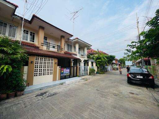 80 Sqm., 2 Beds, 2 Baths Townhouse listed for ฿ 1,600,000.
