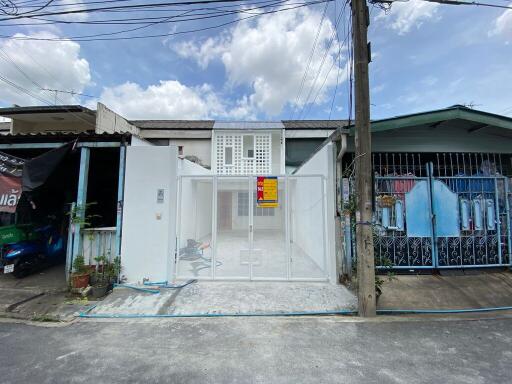 72 Sqm., 2 Beds, 1 Bath Townhouse listed for ฿ 1,862,000.