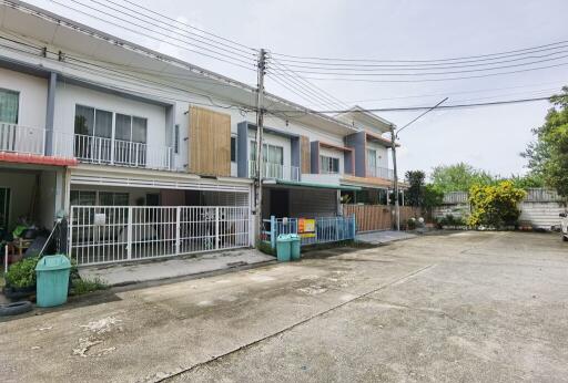 90 Sqm., 3 Beds, 2 Baths Townhouse listed for ฿ 2,048,000.