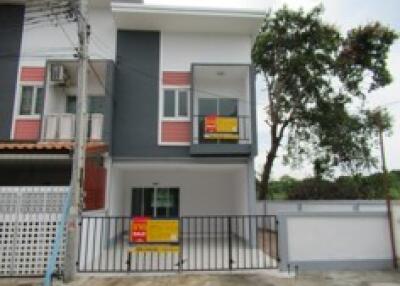 112 Sqm., 2 Beds, 1 Bath Townhouse listed for ฿ 2,043,000.