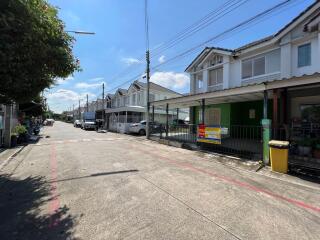 96 Sqm., 3 Beds, 2 Baths Townhouse listed for ฿ 2,035,000.