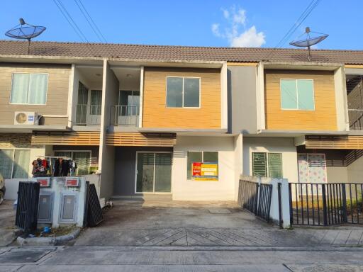 80 Sqm., 2 Beds, 2 Baths Townhouse listed for ฿ 1,805,000.