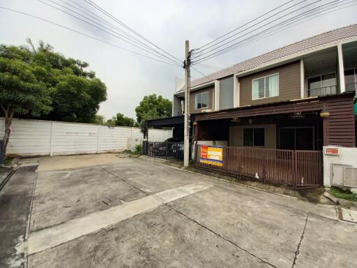 80 Sqm., 3 Beds, 2 Baths Townhouse listed for ฿ 1,995,000.