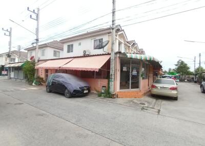 100 Sqm., 3 Beds, 1 Bath Townhouse listed for ฿ 1,995,000.