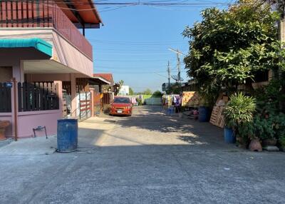 124 Sqm., 3 Beds, 2 Baths Townhouse listed for ฿ 1,758,000.