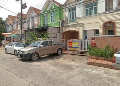 147 Sqm., 3 Beds, 2 Baths Townhouse listed for ฿ 1,758,000.