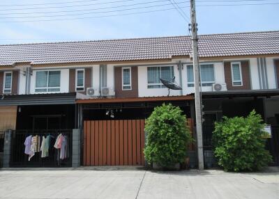 76 Sqm., 3 Beds, 2 Baths Townhouse listed for ฿ 1,710,000.