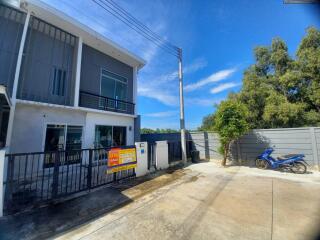 100 Sqm., 2 Beds, 1 Bath Townhouse listed for ฿ 1,890,000.