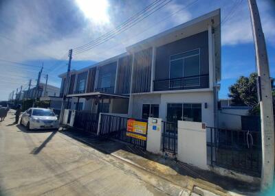 100 Sqm., 2 Beds, 1 Bath Townhouse listed for ฿ 1,890,000.