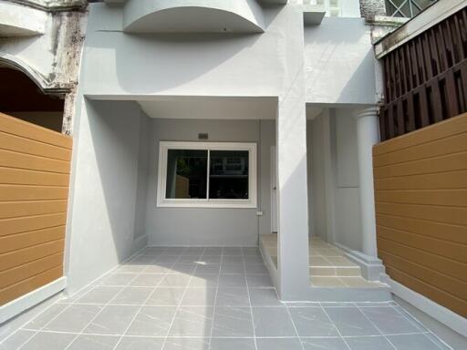 64 Sqm., 2 Beds, 2 Baths Townhouse listed for ฿ 1,600,000.