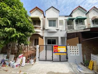 64 Sqm., 2 Beds, 2 Baths Townhouse listed for ฿ 1,600,000.