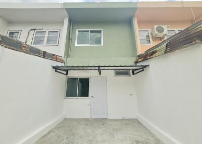 92 Sqm., 2 Beds, 2 Baths Townhouse listed for ฿ 1,644,000.