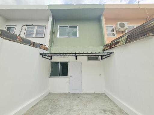 92 Sqm., 2 Beds, 2 Baths Townhouse listed for ฿ 1,644,000.