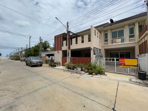 68 Sqm., 2 Beds, 2 Baths Townhouse listed for ฿ 1,400,000.