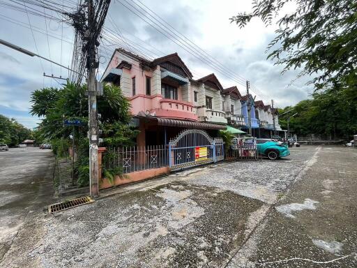 137 Sqm., 2 Beds, 1 Bath Townhouse listed for ฿ 1,785,000.