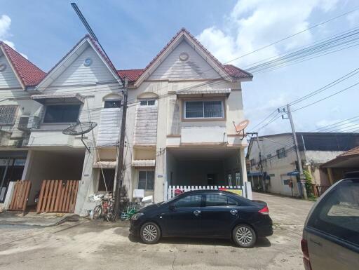 101 Sqm., 3 Beds, 2 Baths Townhouse listed for ฿ 1,785,000.