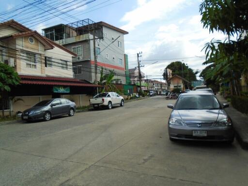 82 Sqm., 3 Beds, 2 Baths Townhouse listed for ฿ 1,615,000.