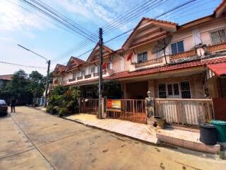 90 Sqm., 3 Beds, 2 Baths Townhouse listed for ฿ 1,615,000.