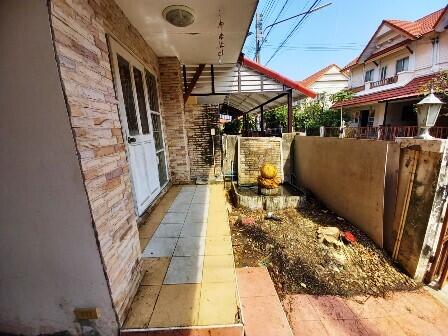 90 Sqm., 3 Beds, 2 Baths Townhouse listed for ฿ 1,615,000.