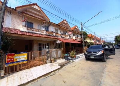 90 Sqm., 3 Beds, 2 Baths Townhouse listed for ฿ 1,615,000.