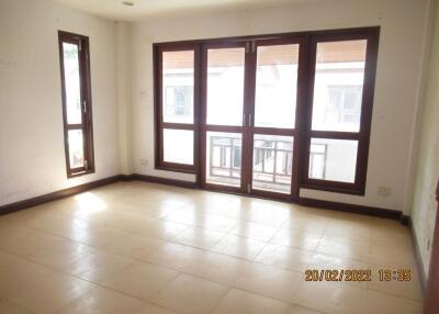 100 Sqm., 2 Beds, 2 Baths Townhouse listed for ฿ 1,550,000.