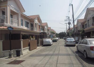91 Sqm., 2 Beds, 1 Bath Townhouse listed for ฿ 1,390,000.