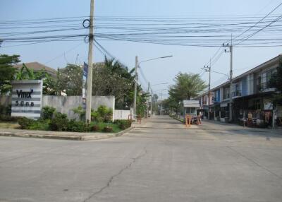 84 Sqm., 3 Beds, 2 Baths Townhouse listed for ฿ 1,568,000.