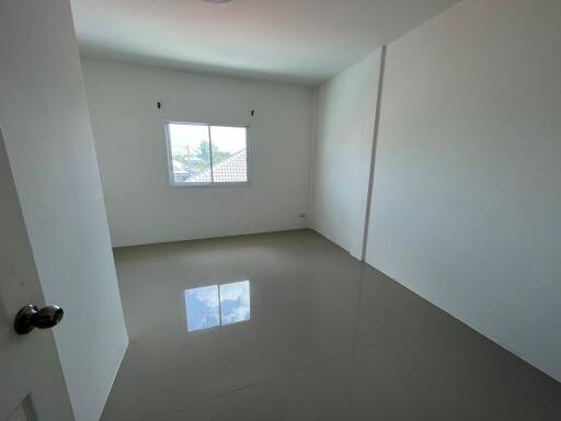 80 Sqm., 2 Beds, 2 Baths Townhouse listed for ฿ 1,733,000.