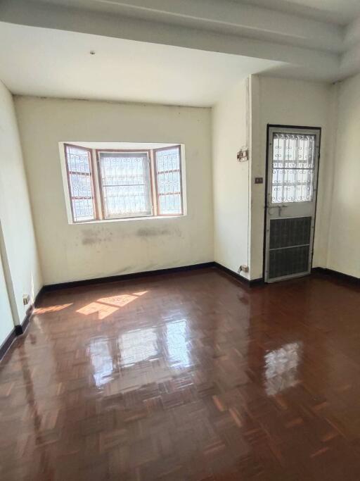 76 Sqm., 2 Beds, 2 Baths Townhouse listed for ฿ 1,680,000.