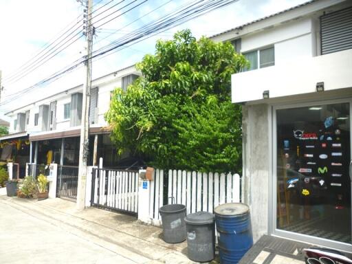 72 Sqm., 2 Beds, 1 Bath Townhouse listed for ฿ 1,520,000.