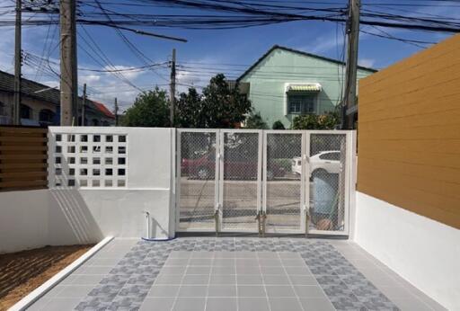 96 Sqm., 2 Beds, 1 Bath Townhouse listed for ฿ 1,680,000.
